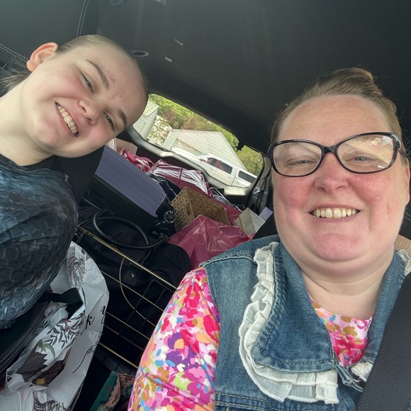 Meet your Posher….. - Picture 7 of 14